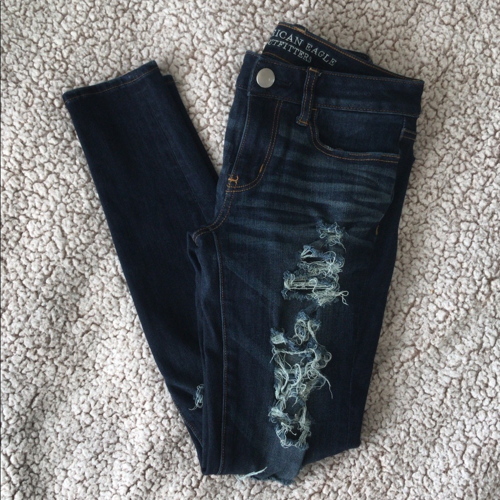 Distressed skinny jeans